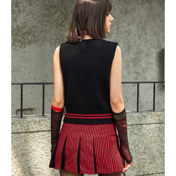 Star Print Black & Red Sweater Vest Sleeveless Goth Punk M & L Available - Picture 2 of 7